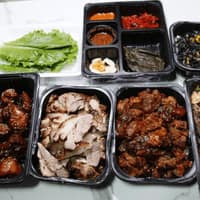 단골족발 광주신창점 로고