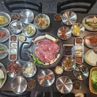 수선화생고기 로고