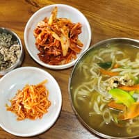 국시촌 로고